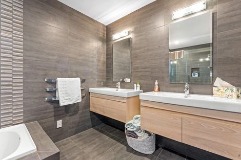 Photo of property in 29 Knights Road, Rothesay Bay, Auckland, 0630