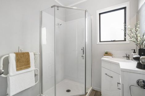 Photo of property in 2/23 Powrie Street, Glenfield, Auckland, 0629