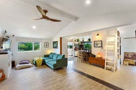 Photo of property in 577 Waikawa Beach Road, Waikawa Beach, Levin, 5573