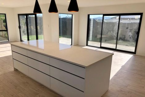 Photo of property in 40 Lumbarda Drive, Kumeu, 0810