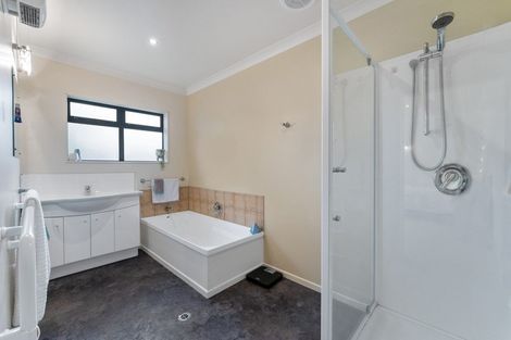 Photo of property in 11 Te Ropata Place, Waikanae Beach, Waikanae, 5036