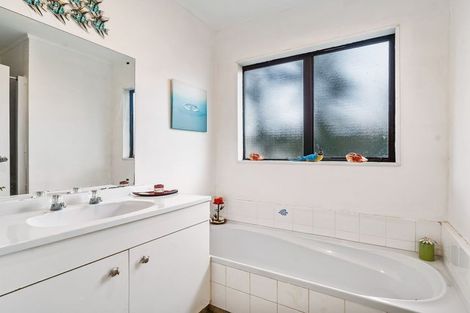 Photo of property in 22 Dungarvon Place, Clendon Park, Auckland, 2103