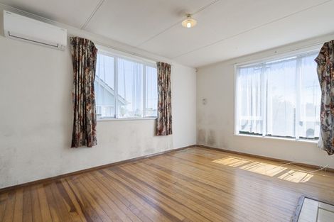 Photo of property in 61 Cook Street, Marfell, New Plymouth, 4310