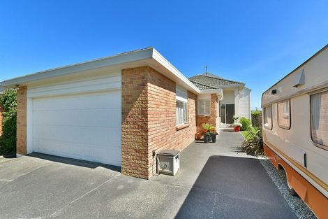 Photo of property in 100 Whangaparaoa Road, Red Beach, 0932