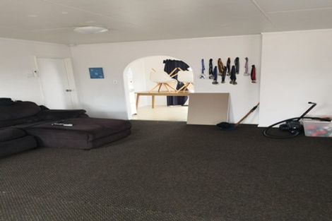 Photo of property in 28 Dungarvon Place, Clendon Park, Auckland, 2103