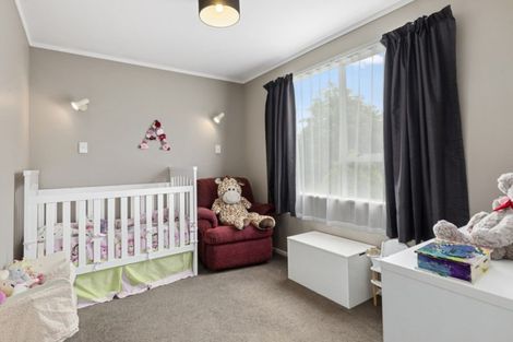 Photo of property in 28 Clapham Grove, Stokes Valley, Lower Hutt, 5019