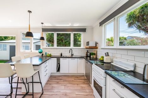 Photo of property in 3 Moa Road, Raumati Beach, Paraparaumu, 5032