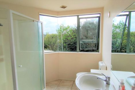 Photo of property in 2/27b Balmain Road, Birkenhead, Auckland, 0626