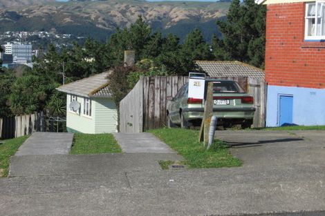 Photo of property in 21 Takapuwahia Drive, Takapuwahia, Porirua, 5022