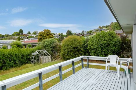 Photo of property in 9 Kinder Street, Acacia Bay, Taupo, 3330