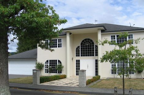 Photo of property in 2 Oakmont, Heretaunga, Upper Hutt, 5018