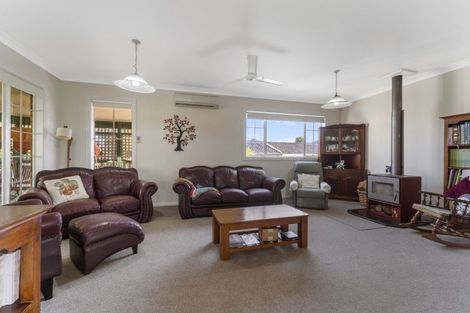 Photo of property in 72 Toi Street, Otaki Beach, Otaki, 5512
