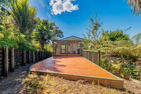 Photo of property in 29 Noeleen Street, Glenfield, Auckland, 0629