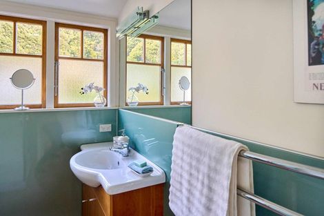 Photo of property in 10 Tui Road, Days Bay, Lower Hutt, 5013