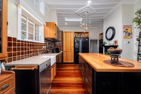 Photo of property in 9 Robertson Street, Russell, 0202