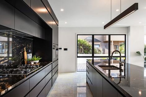 Photo of property in 18a The Esplanade, Eastern Beach, Auckland, 2012