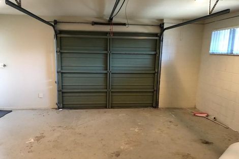 Photo of property in 18 Lobelia Rise, Goodwood Heights, Auckland, 2105