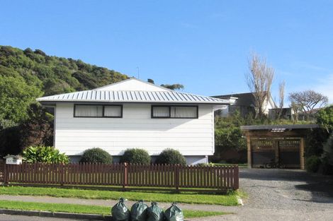 Photo of property in 37 Hookway Grove, Paraparaumu, 5032