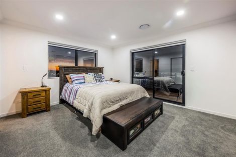 Photo of property in 54 Armstrong Farm Drive, East Tamaki Heights, Auckland, 2016