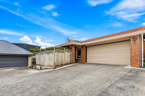 Photo of property in 2/8 Crewe Close, Albany, Auckland, 0632