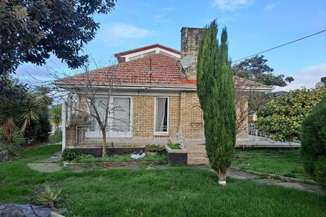 Photo of property in 35 Archibald Road, Kelston, Auckland, 0602