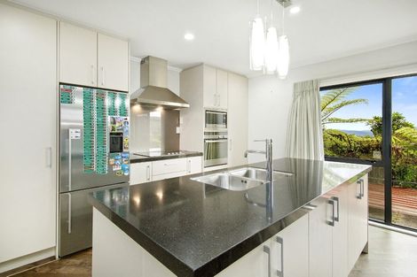 Photo of property in 32 Mount Marua Drive, Timberlea, Upper Hutt, 5018