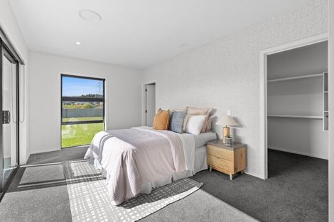 Photo of property in 42 Sardinia Grove, Fitzherbert, Palmerston North, 4410