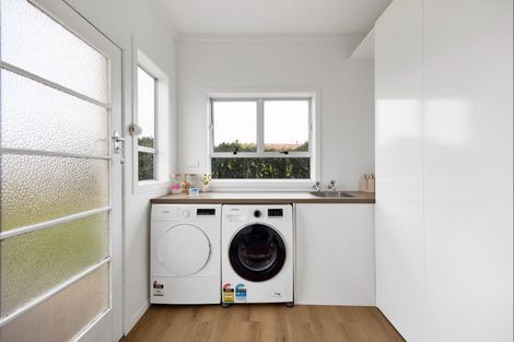 Photo of property in 21 High Street West, Waitara, 4320