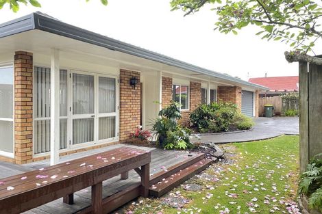 Photo of property in 2/2 Whitford Road, Howick, Auckland, 2014