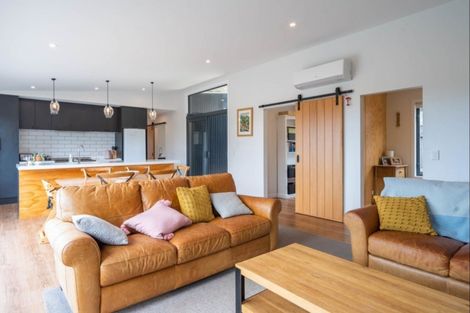 Photo of property in 9 Tauhou Place, Waikanae, 5036