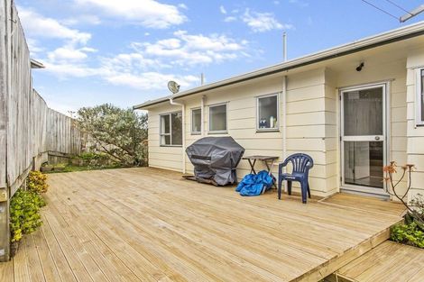 Photo of property in 5 Trengove Place, West Harbour, Auckland, 0618