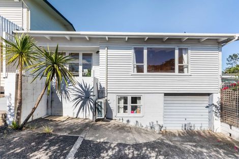 Photo of property in 2/199 Titirangi Road, Titirangi, Auckland, 0604