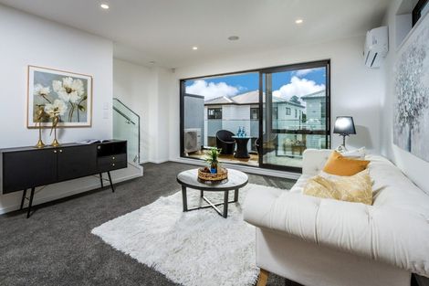 Photo of property in 4/19 Kingdale Road, Henderson, Auckland, 0610