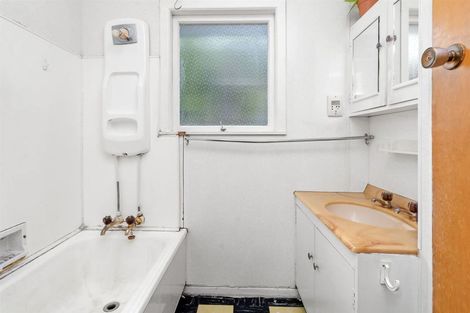 Photo of property in 5 Adams Place, Te Kamo, Whangarei, 0112