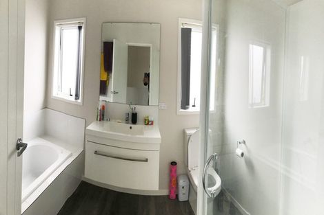 Photo of property in 4 Ruhanui Lane, Pakuranga Heights, Auckland, 2010