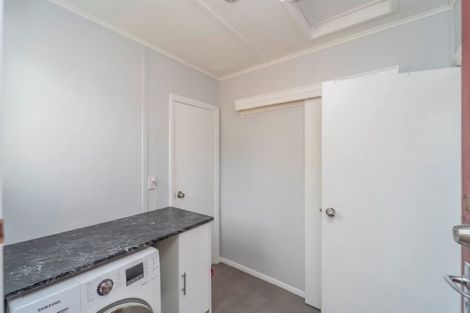 Photo of property in 2 Kent Street, Carterton, 5713