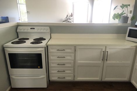 Photo of property in 2/25 Taioma Crescent, Te Atatu Peninsula, Auckland, 0610