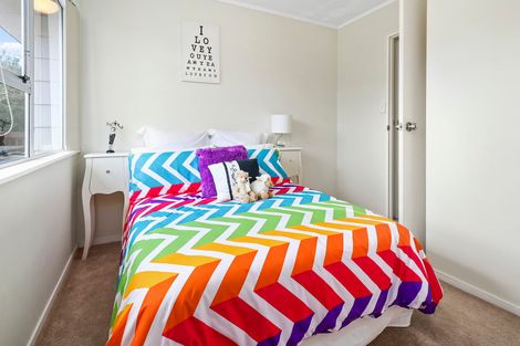 Photo of property in 5 Buisson Glade, West Harbour, Auckland, 0618