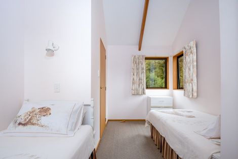 Photo of property in 18 Moana View Road, Waikawa, Picton, 7220