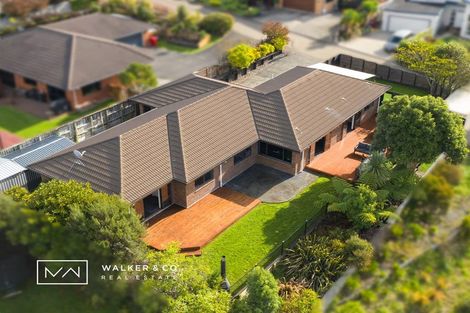 Photo of property in 22 James Nairn Grove, Riverstone Terraces, Upper Hutt, 5018