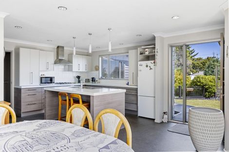 Photo of property in 2/30 Ingle Avenue, Waipahihi, Taupo, 3330