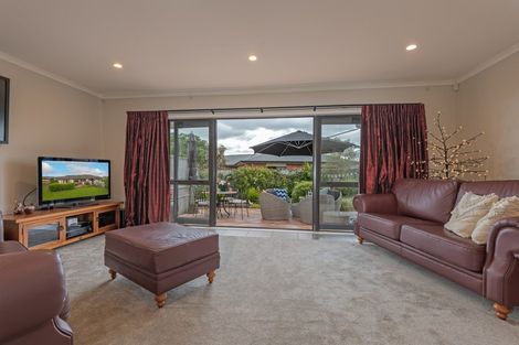 Photo of property in 40 Johnstone Drive, Fitzherbert, Palmerston North, 4410