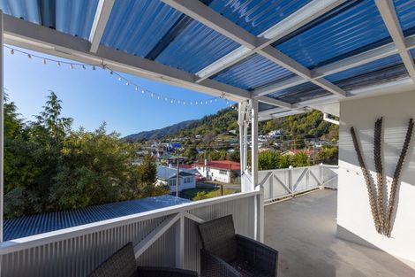 Photo of property in 9 Lincoln Street, Picton, 7220