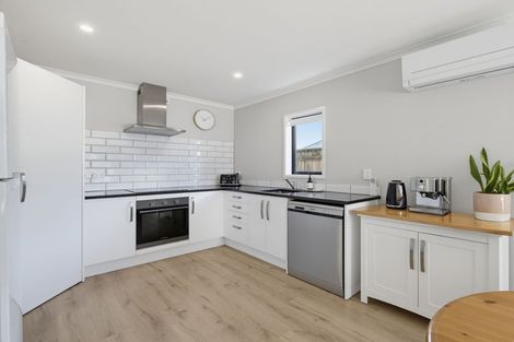 Photo of property in 6 Reserva Crescent, Kumeu, 0810