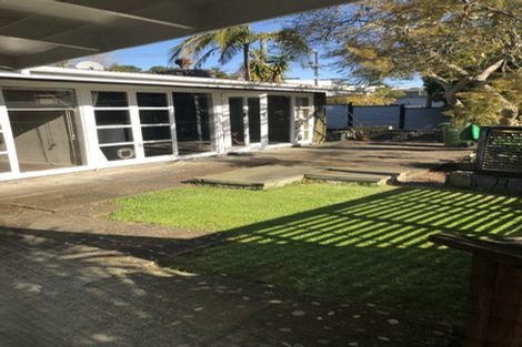 Photo of property in 4 Manutara Avenue, Forrest Hill, Auckland, 0620