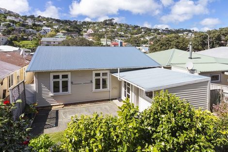 Photo of property in 98 The Parade, Island Bay, Wellington, 6023