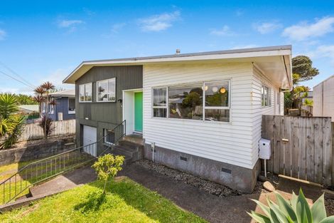 Photo of property in 27 Rospeath Crescent, Spotswood, New Plymouth, 4310