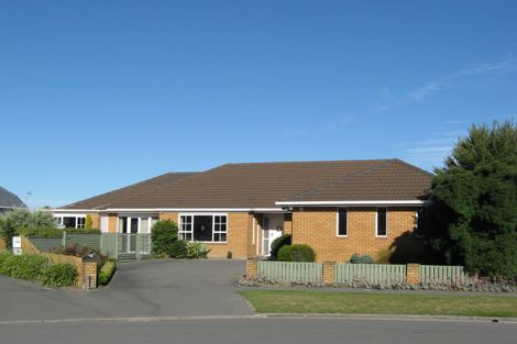 Photo of property in 2 Broadfell Avenue, Avonhead, Christchurch, 8042