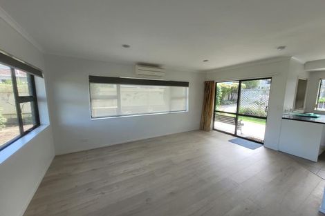 Photo of property in 52 Paynters Avenue, Strandon, New Plymouth, 4312