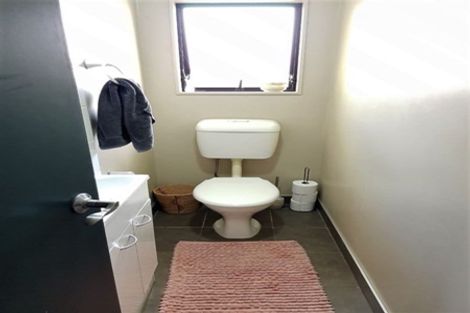 Photo of property in 19a Glenhaven Place, Te Atatu Peninsula, Auckland, 0610